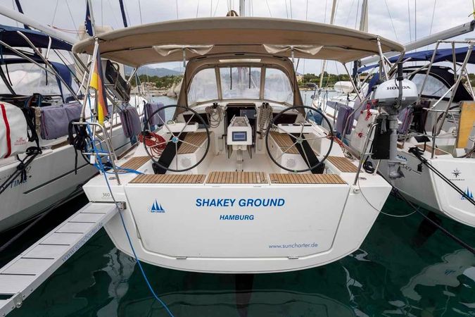 Dufour 360 | Shakey Ground