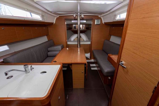 Dufour 360 | Shakey Ground