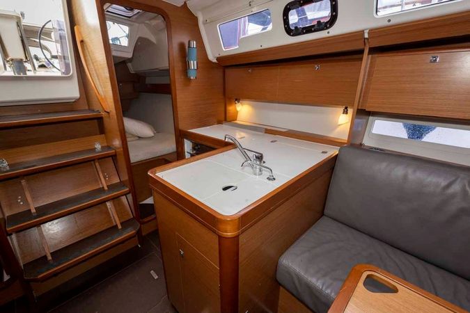 Dufour 360 | Shakey Ground