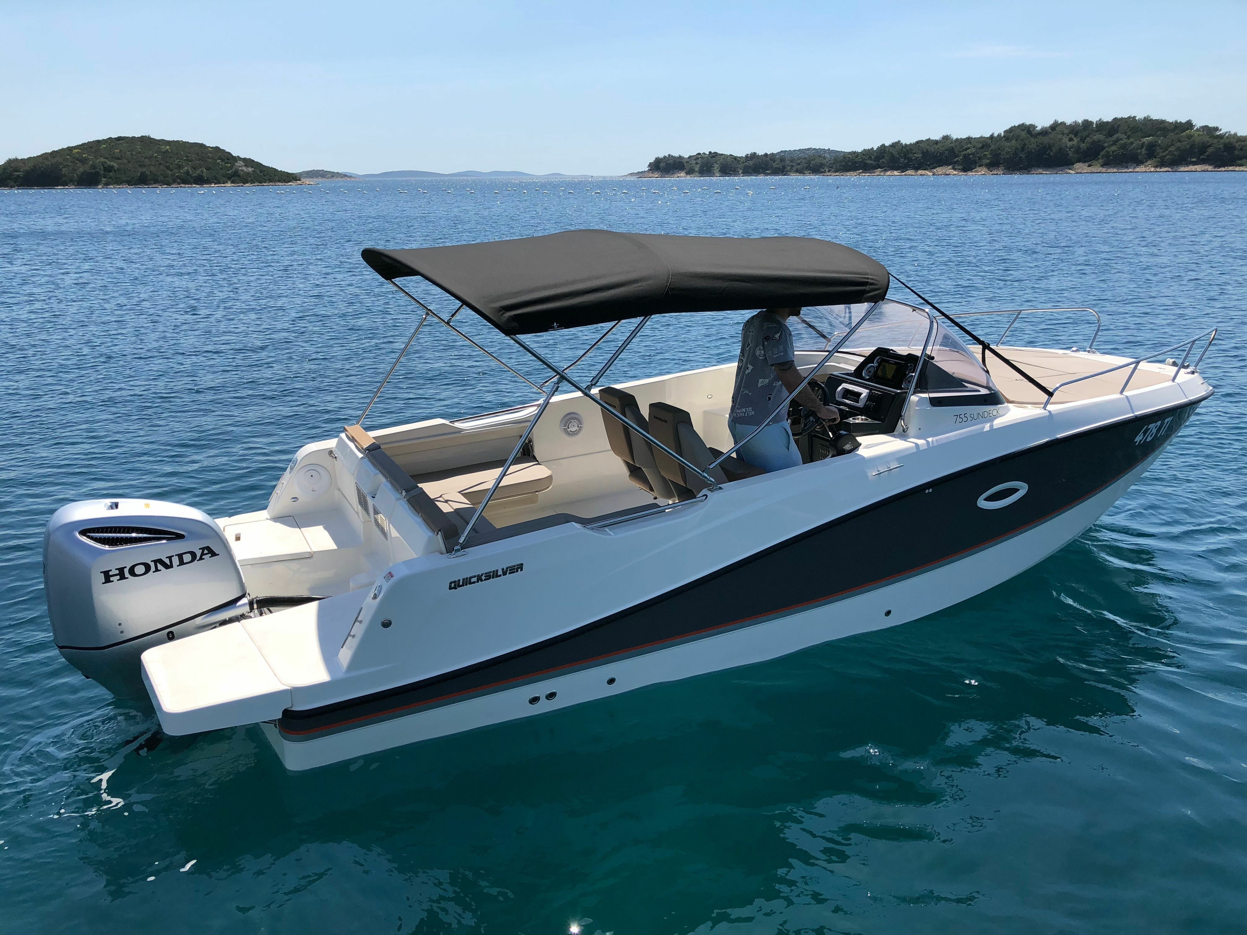Quicksilver 755 | SunDeck