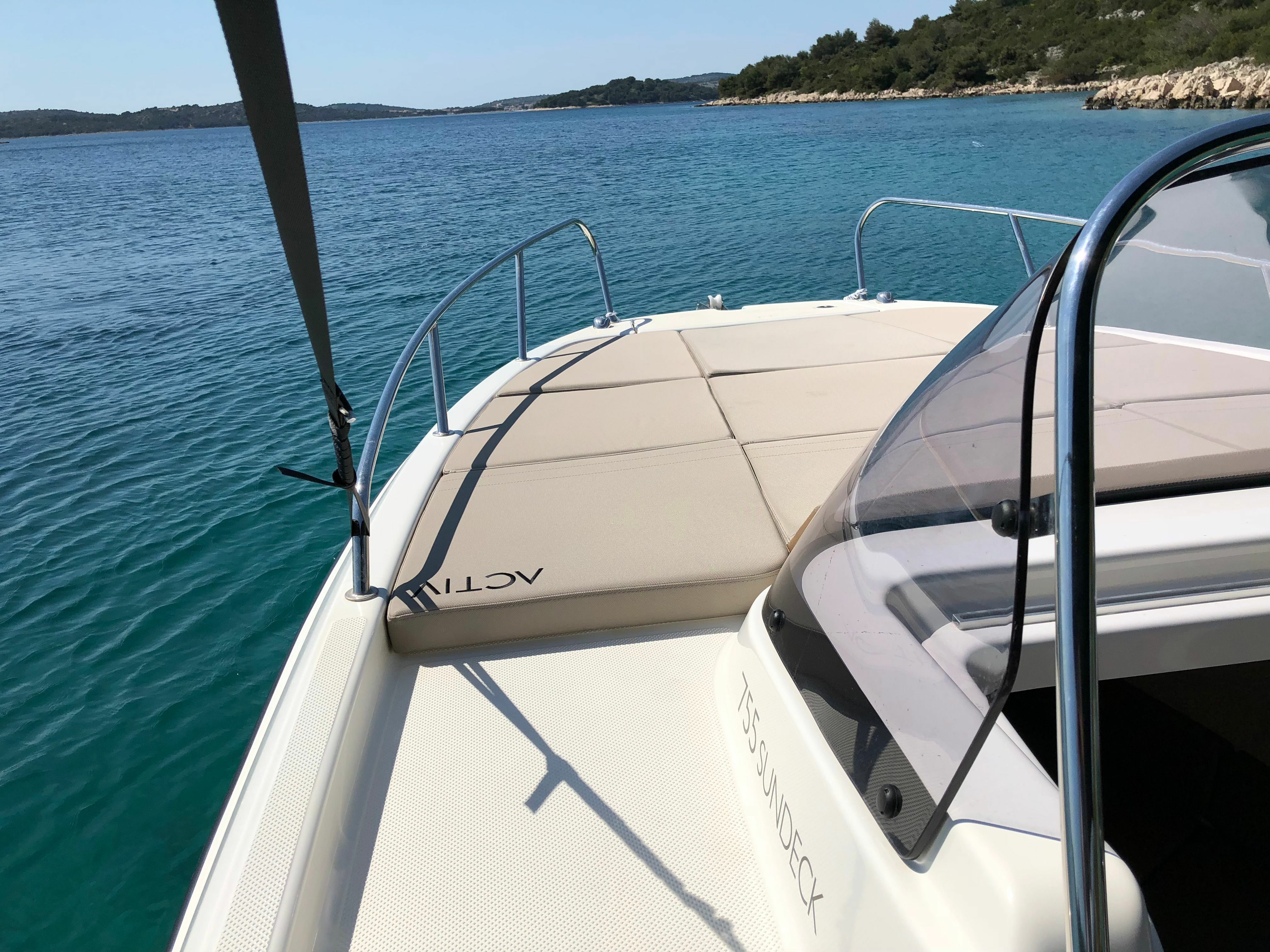 Quicksilver 755 | SunDeck