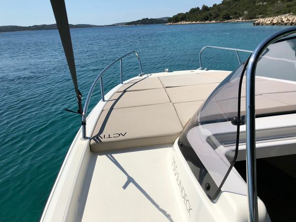 Quicksilver 755 | SunDeck