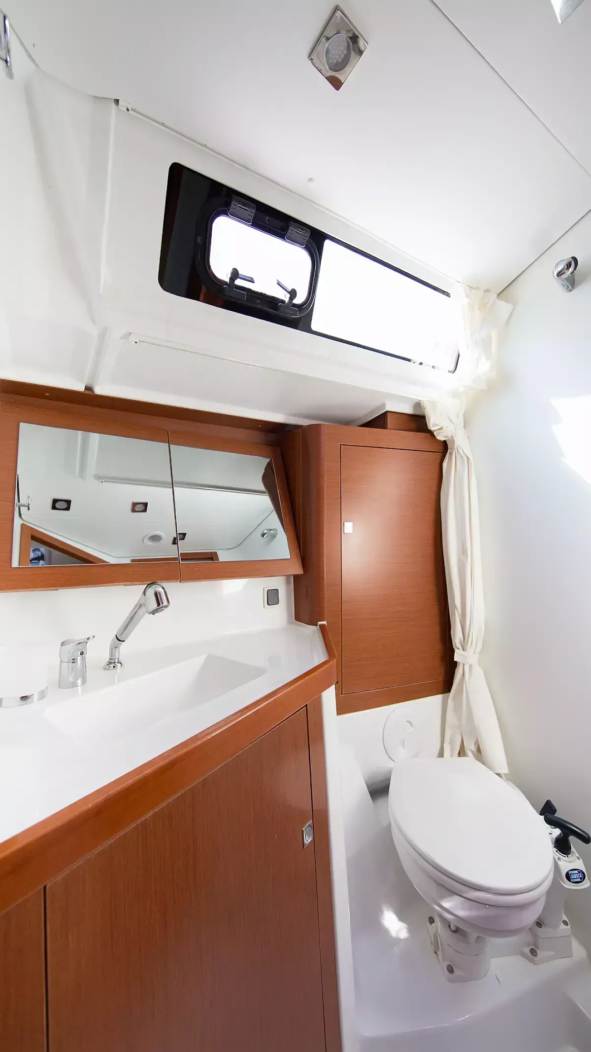 Beneteau Oceanis 48 | Invictus