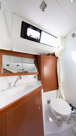 Beneteau Oceanis 48 | Invictus