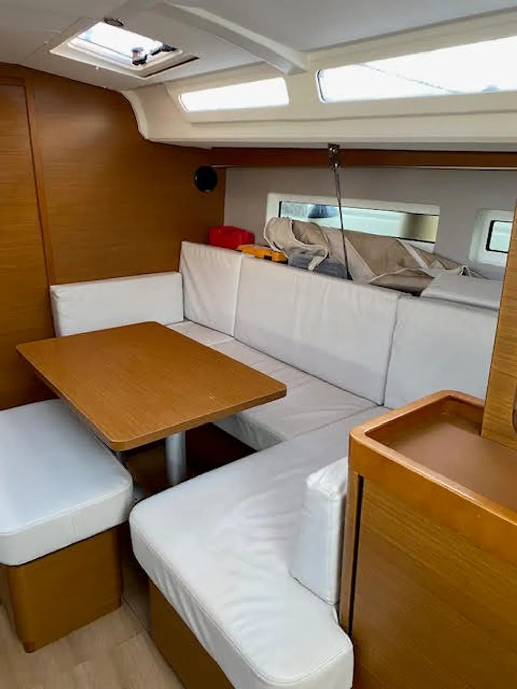 Jeanneau Sun Odyssey 440 | Gojiberry