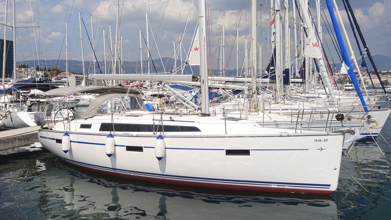 Bavaria Cruiser 37 | Lirica