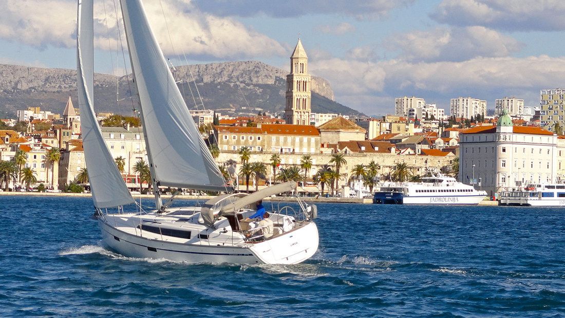 Bavaria Cruiser 37 | Lirica