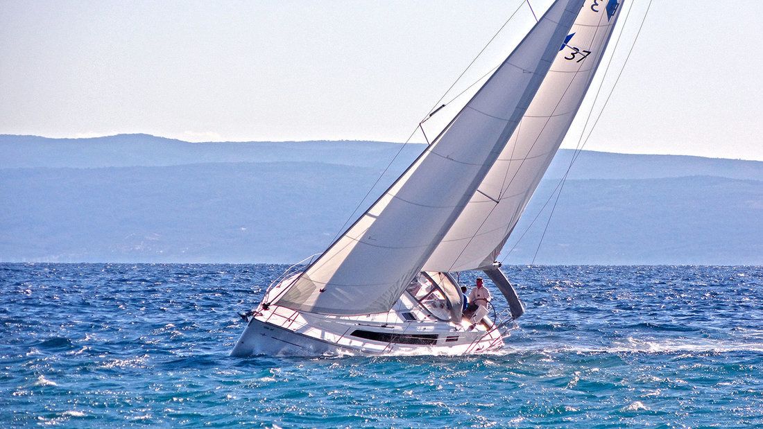 Bavaria Cruiser 37 | Lirica