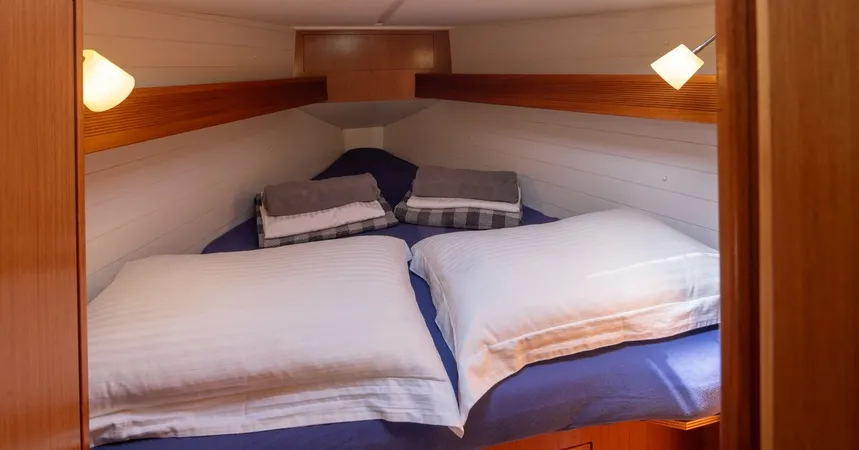 Bavaria Cruiser 32 | Anemos15