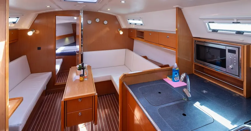 Bavaria Cruiser 36 | Ionio11