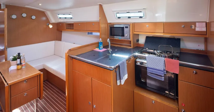 Bavaria Cruiser 36 | Ionio13