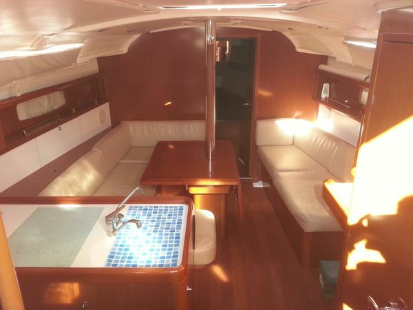 Beneteau Oceanis 37 | Romantica