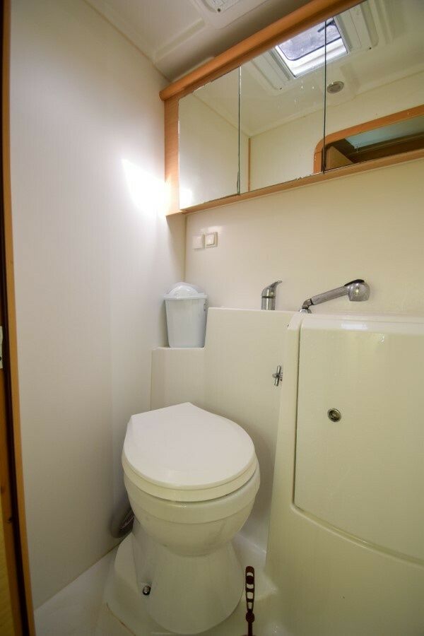 Lagoon 421 | Rain Dogs