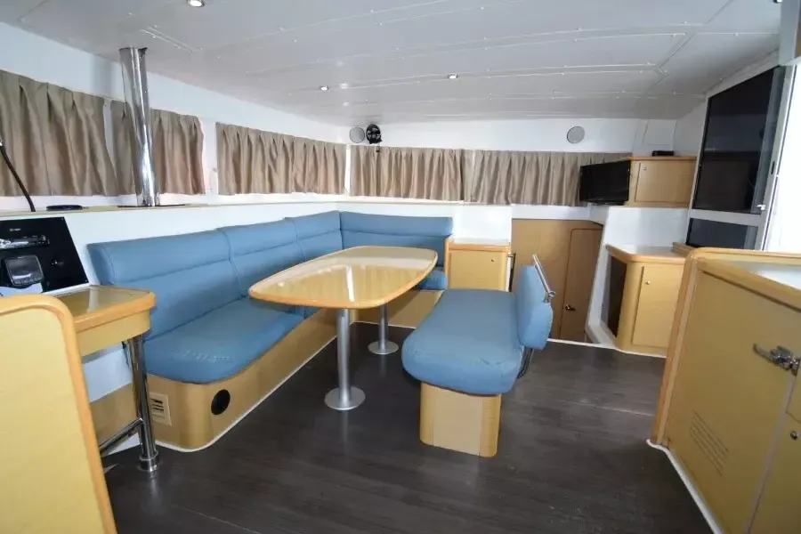 Lagoon 421 | Rain Dogs