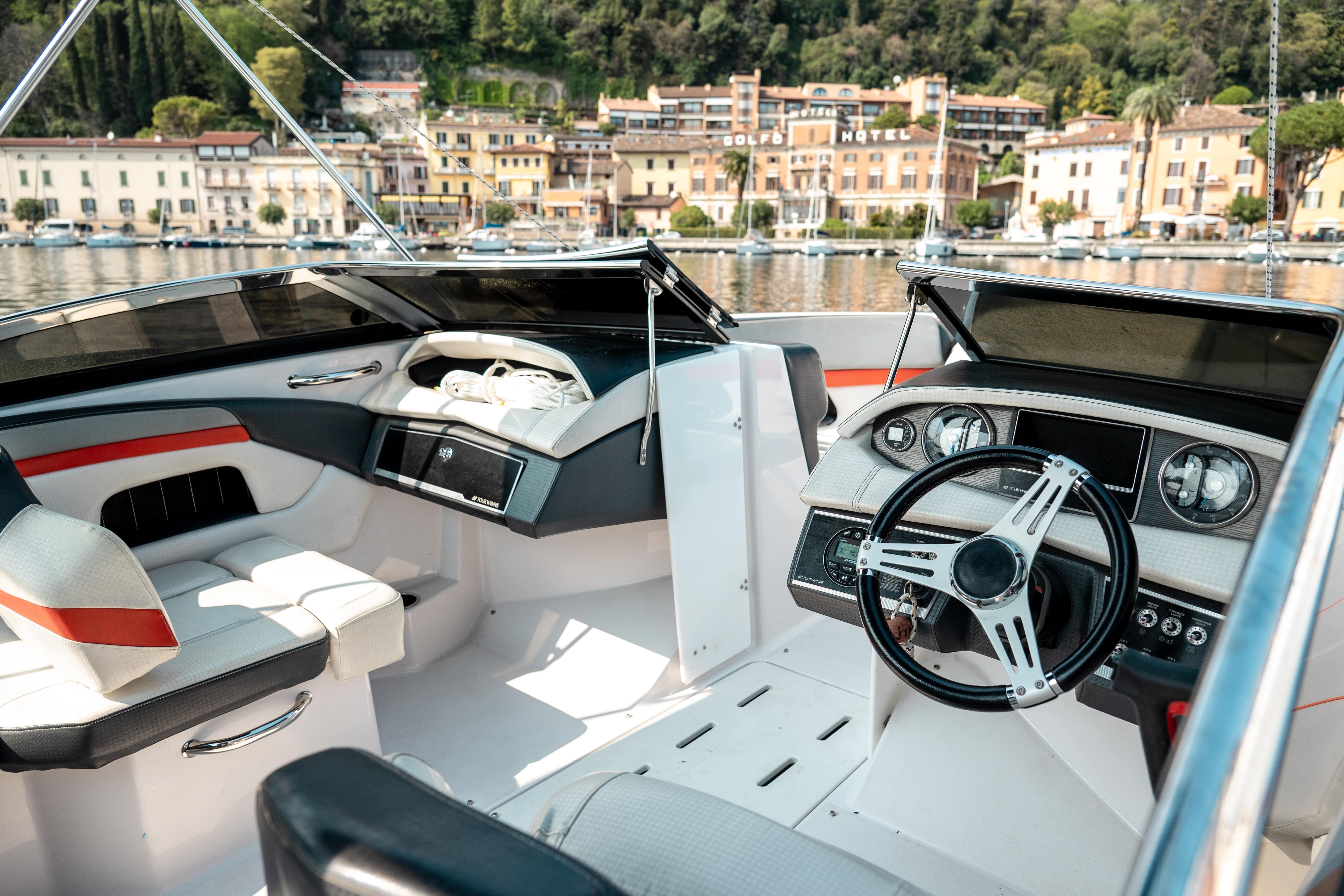 Four Winns 210 RS | Horizon