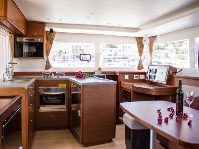 Lagoon 450 F | Dragonfly