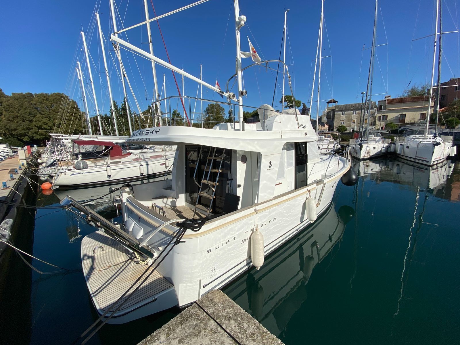 Beneteau Swift Trawler 34 | Blue Sky