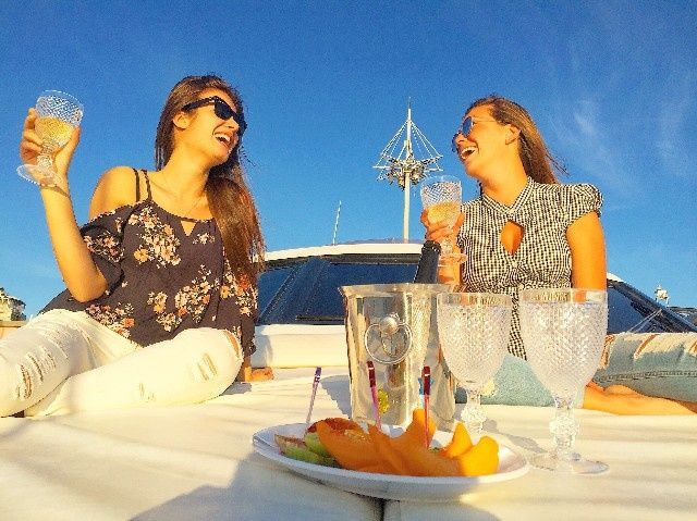 Falcon 76 | Lady Bibi