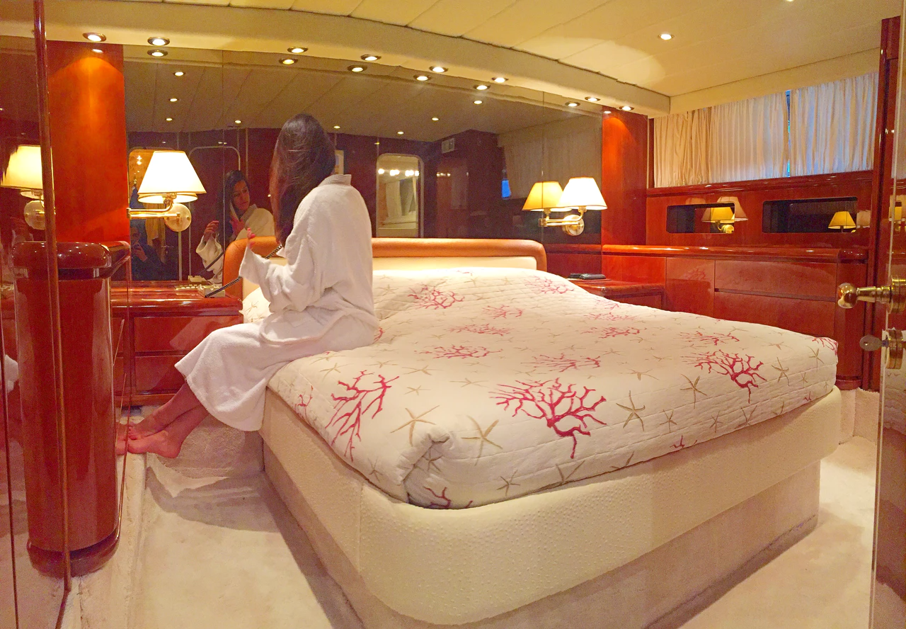 Falcon 76 | Lady Bibi