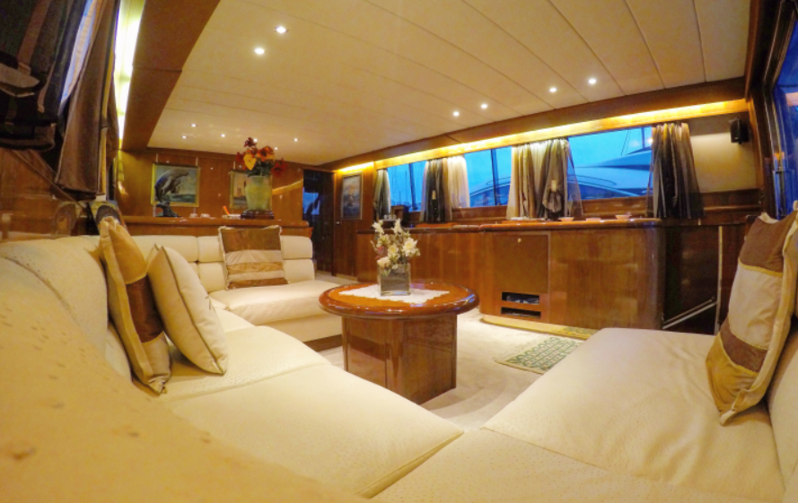 Falcon 76 | Lady Bibi