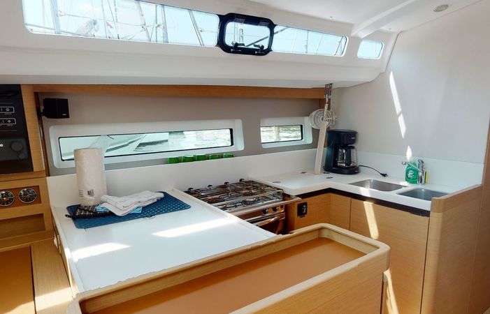 Jeanneau Sun Odyssey 440 | Summer Salt