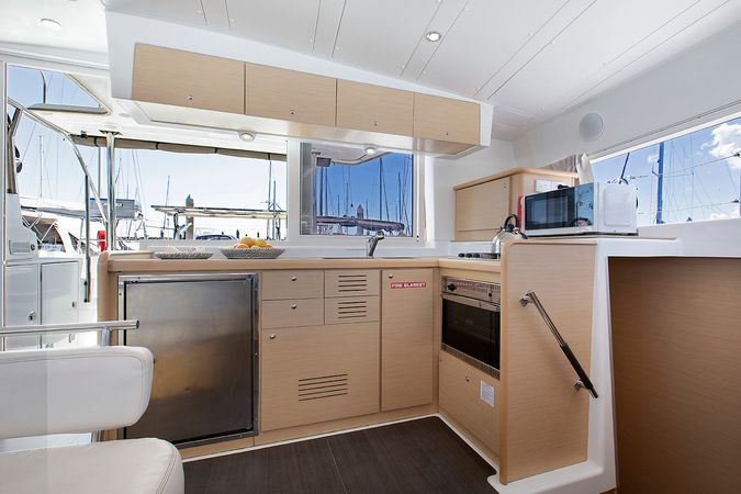 Lagoon 421 | Traviata