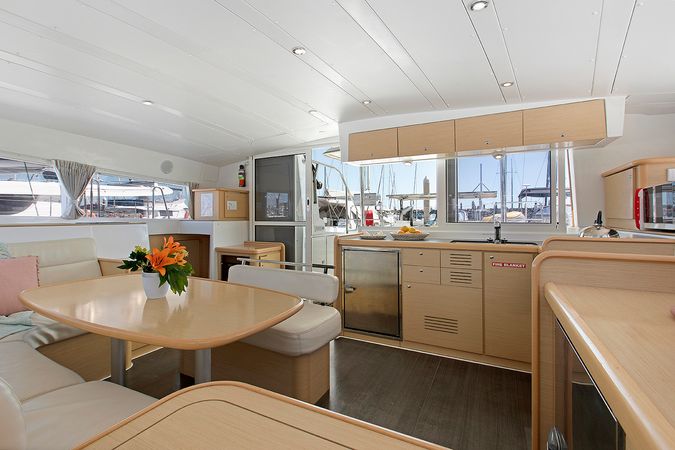 Lagoon 421 | Traviata