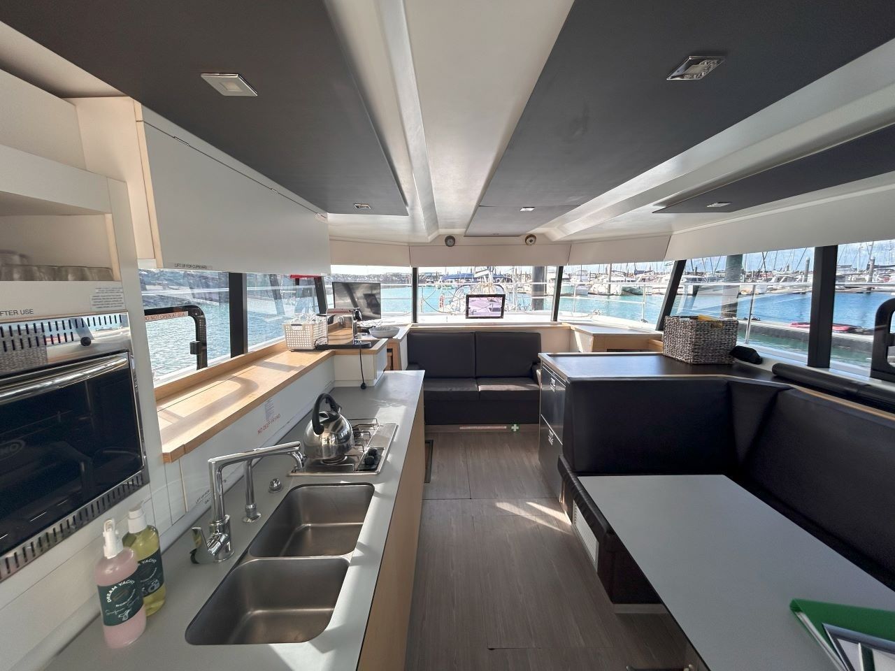 Fountaine Pajot MY 37 | Pluton