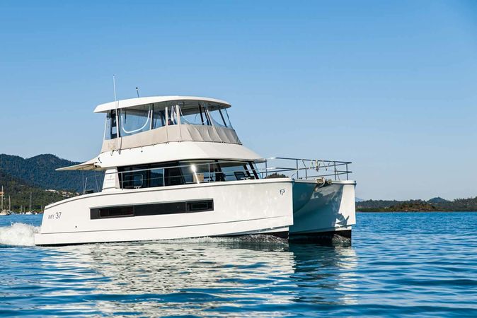 Fountaine Pajot MY 37 | Pluton