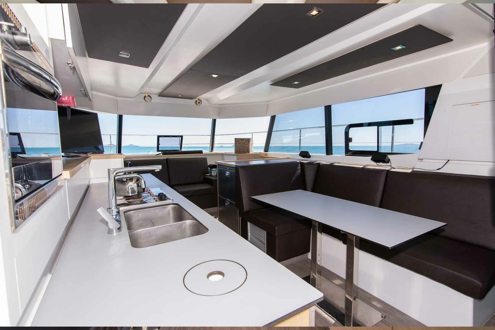 Fountaine Pajot MY 37 | Pluton