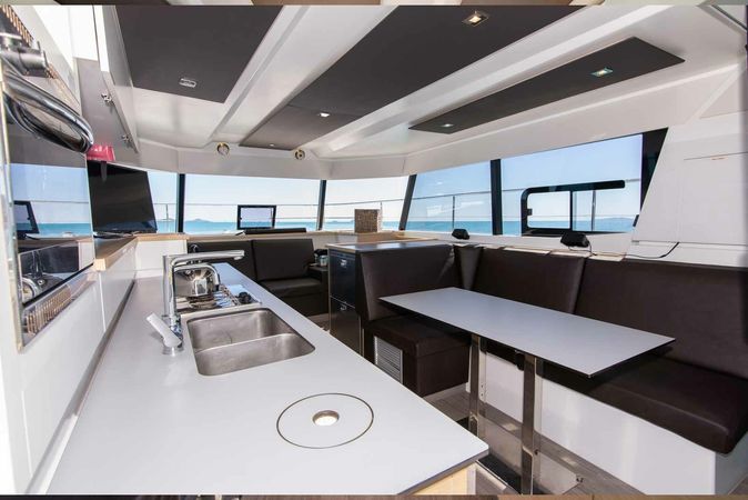 Fountaine Pajot MY 37 | Pluton