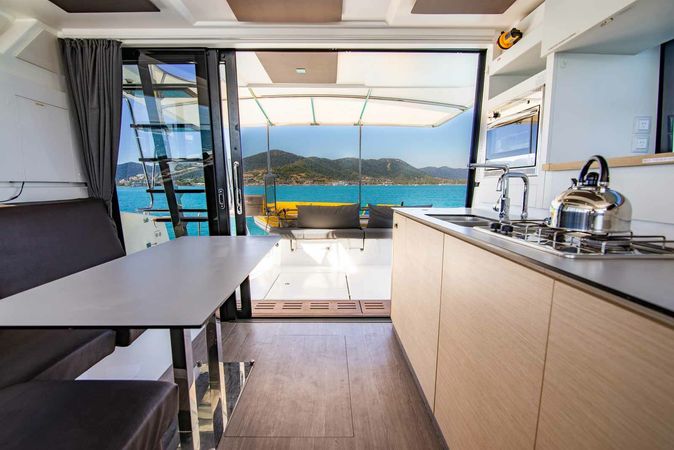 Fountaine Pajot MY 37 | Pluton