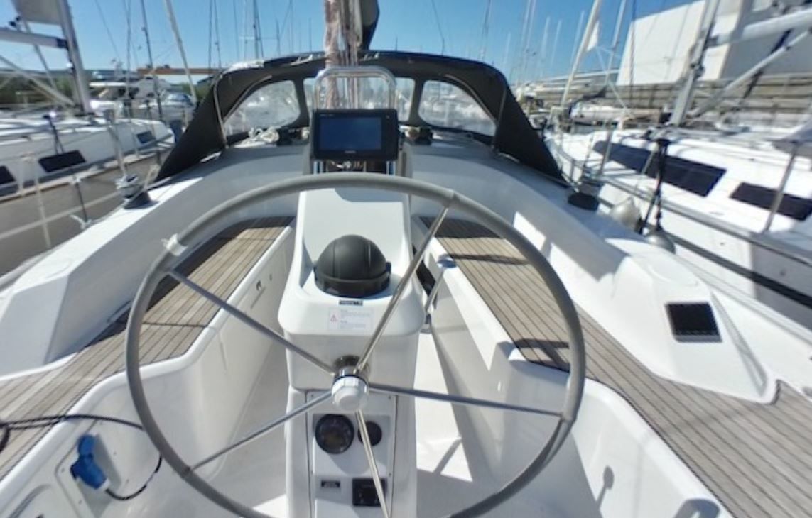 Bavaria Cruiser 33 | Starship