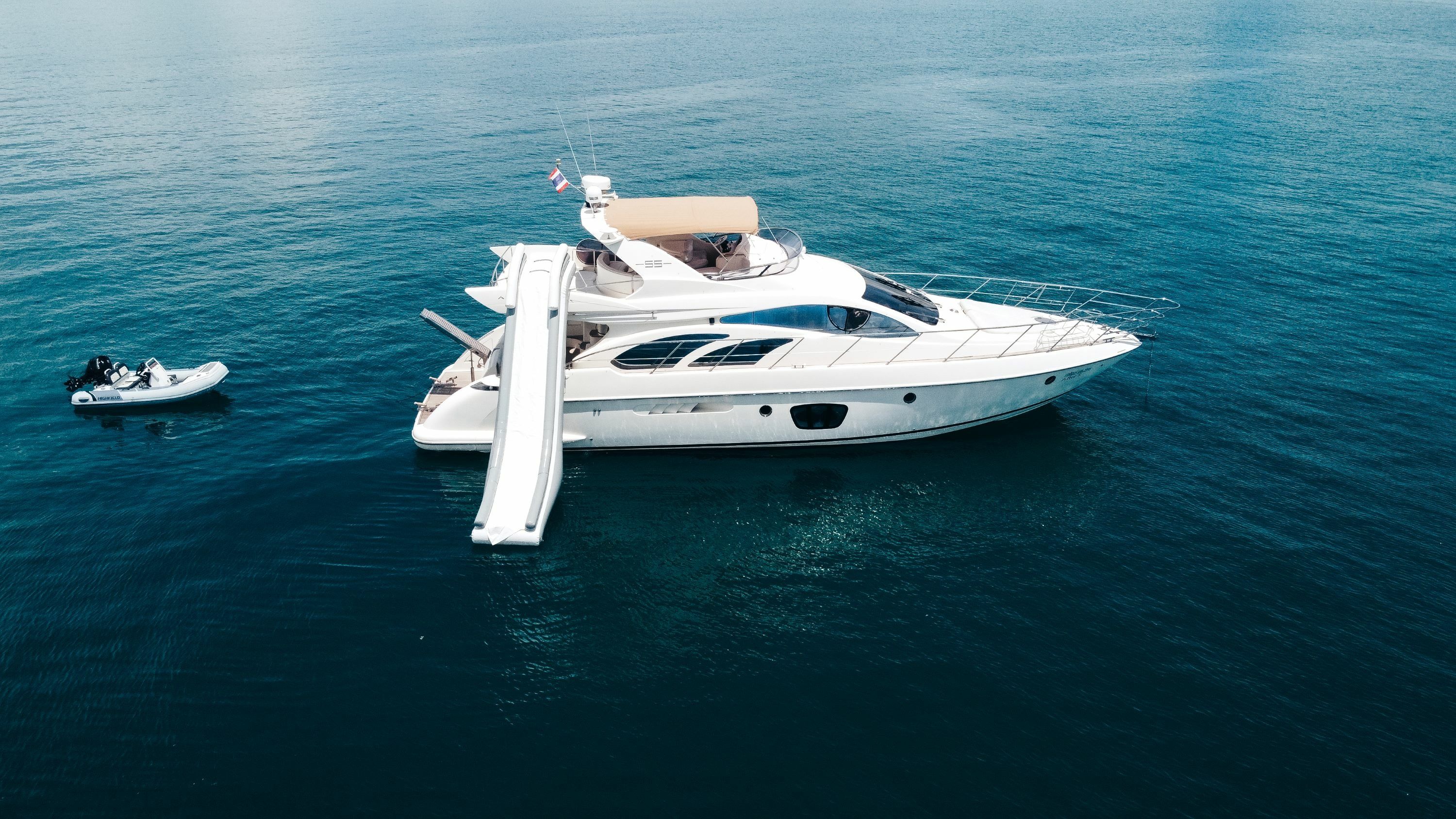 Azimut 55 | After 8
