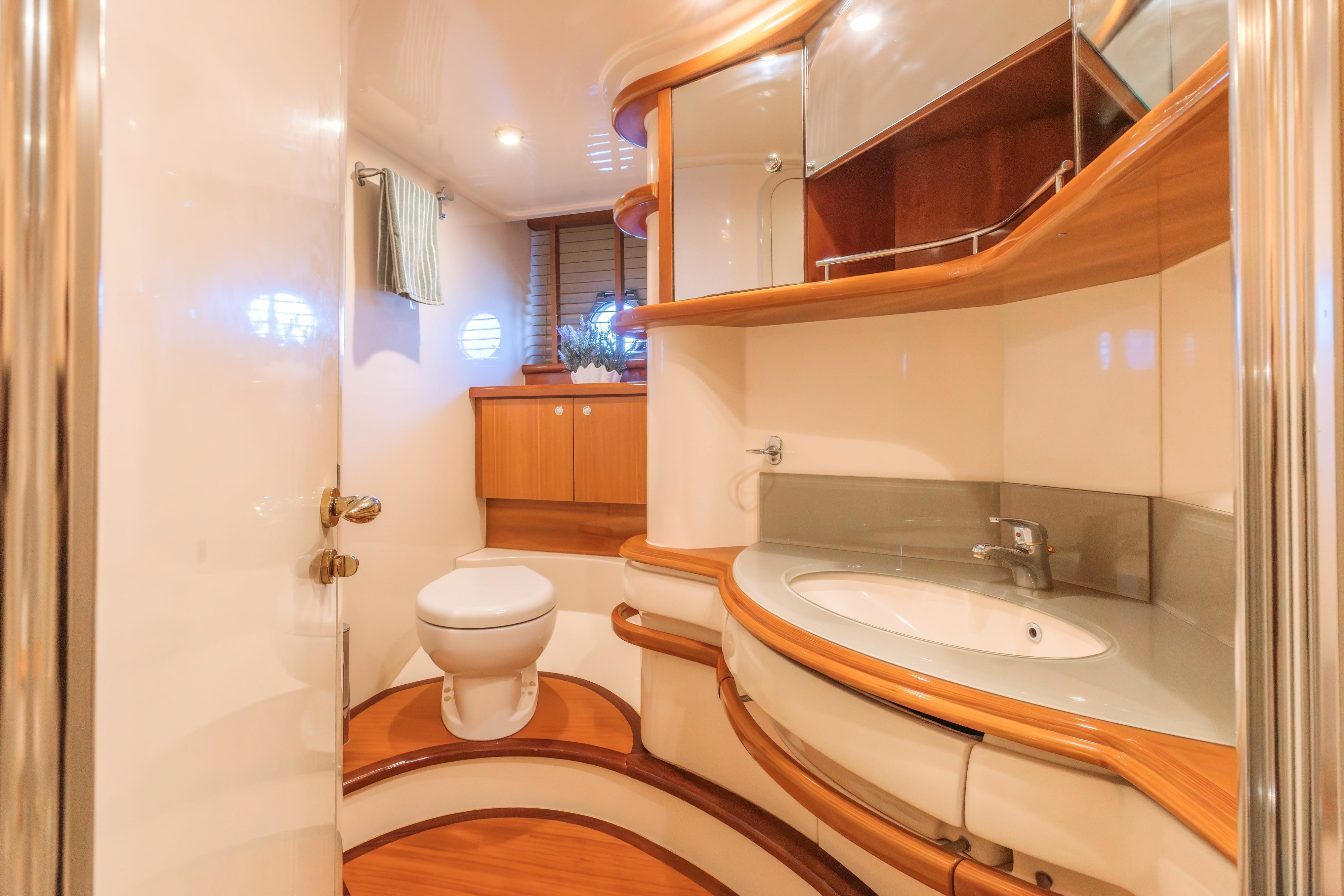 Azimut 55 | After 8