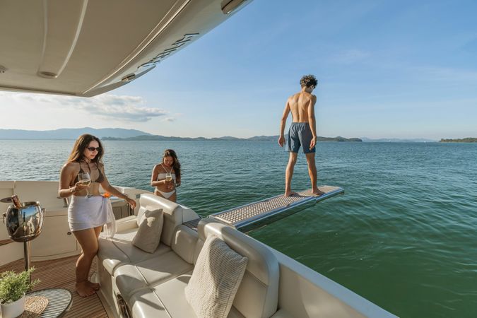 Azimut 55 | After 8