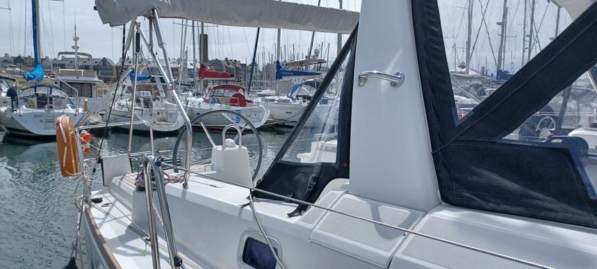 Beneteau Oceanis 38.1 | Hinatea