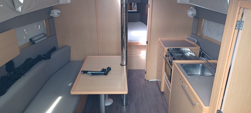 Beneteau Oceanis 38.1 | Hinatea