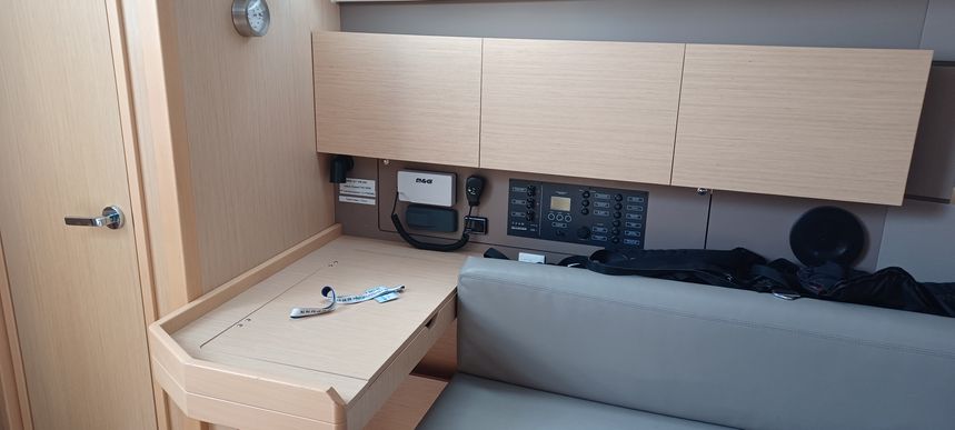 Beneteau Oceanis 38.1 | Hinatea