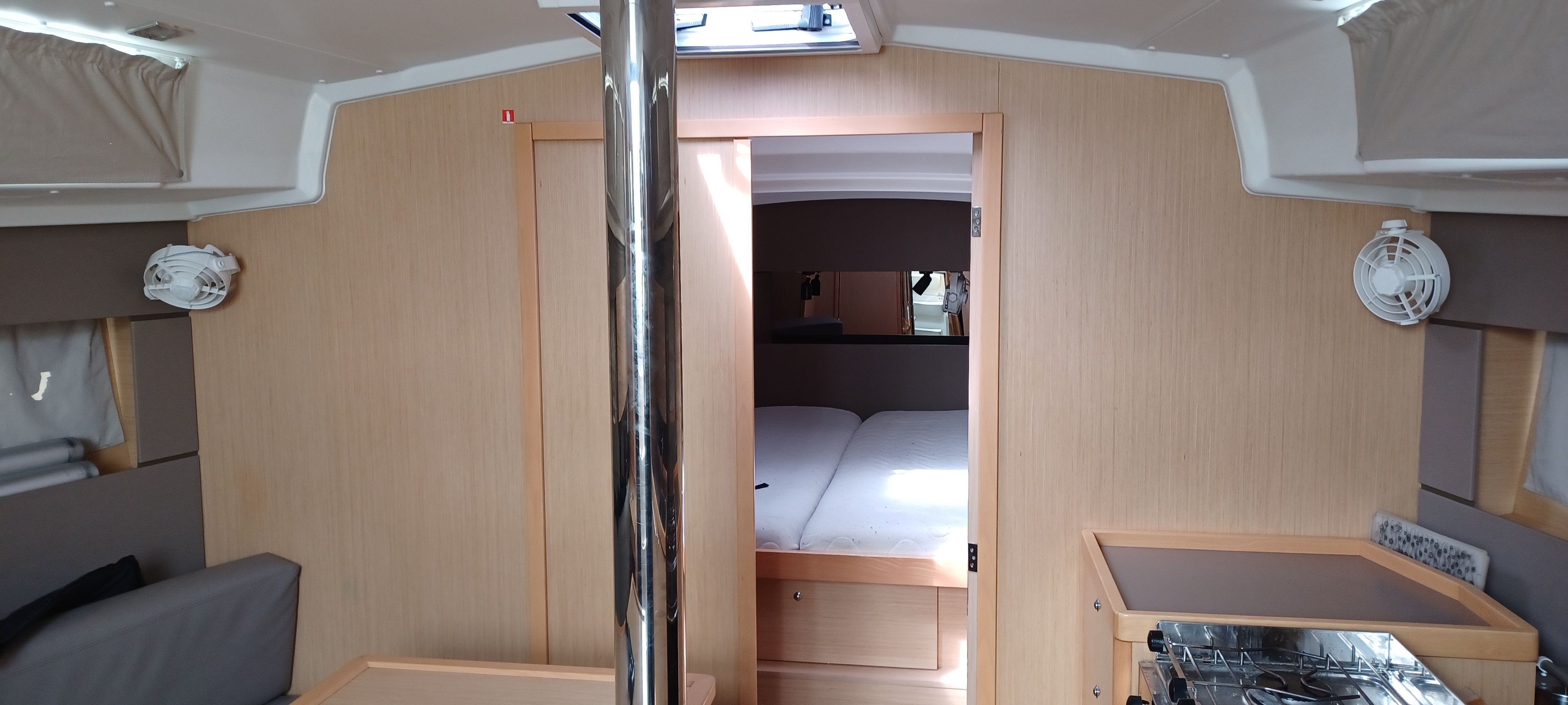 Beneteau Oceanis 38.1 | Hinatea