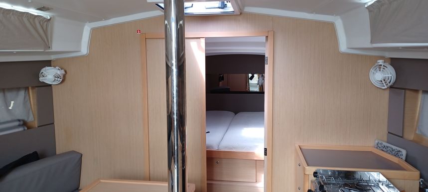 Beneteau Oceanis 38.1 | Hinatea