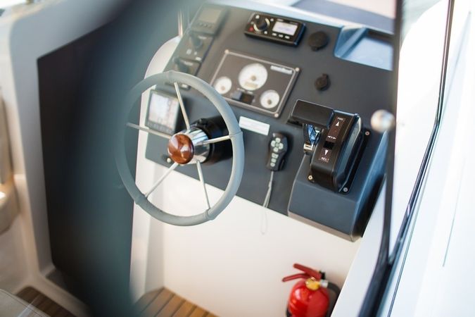 Platinum 989 | Flybridge