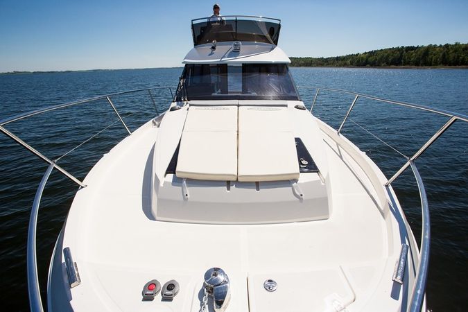 Platinum 989 | Flybridge