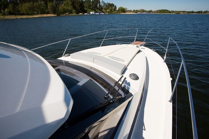 Platinum 989 | Flybridge