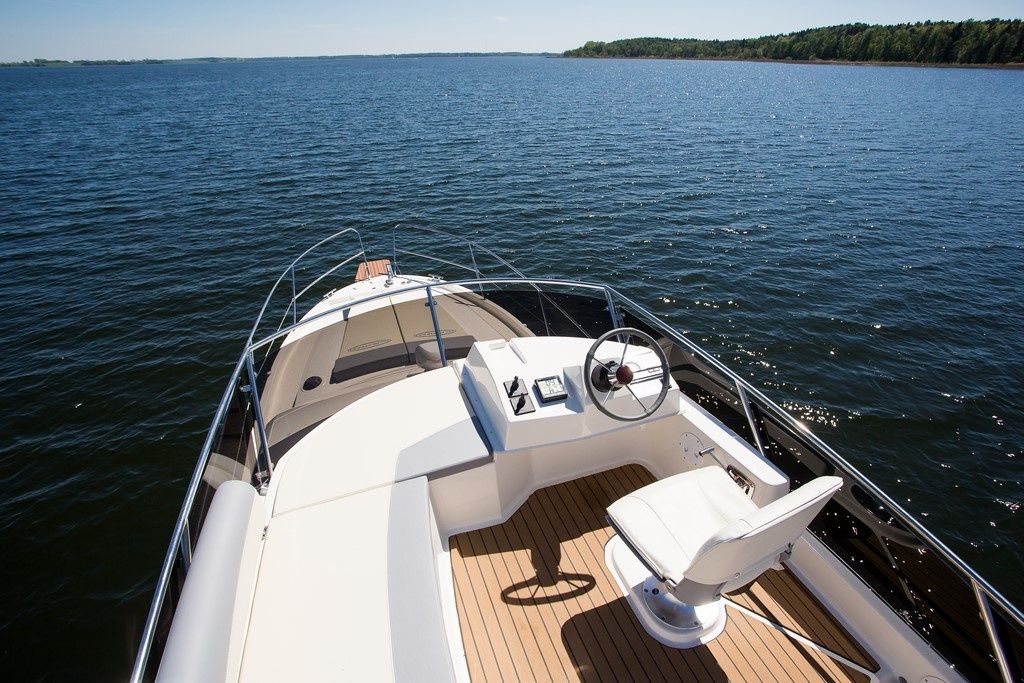 Platinum 989 | Flybridge