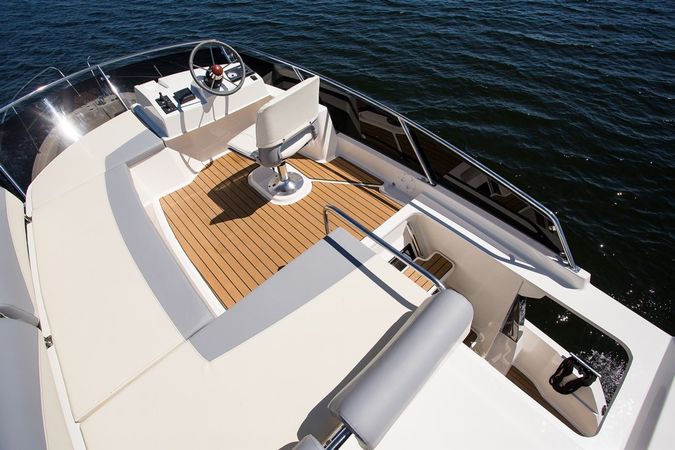 Platinum 989 | Flybridge