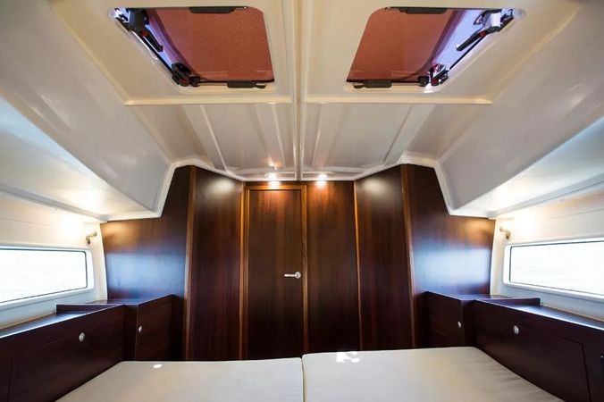 Platinum 989 | Flybridge