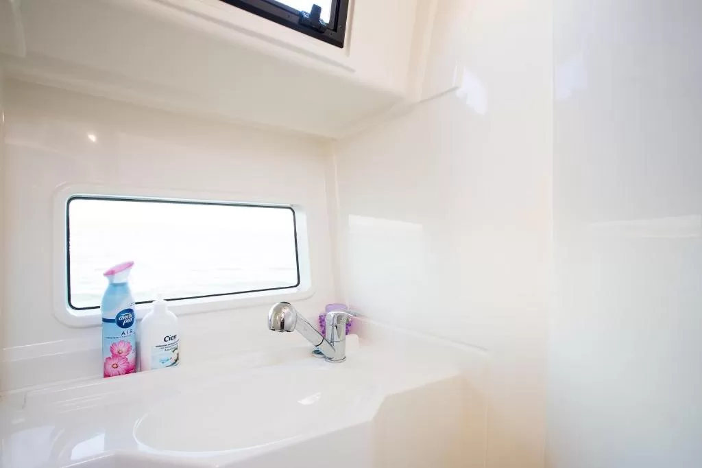 Platinum 989 | Flybridge