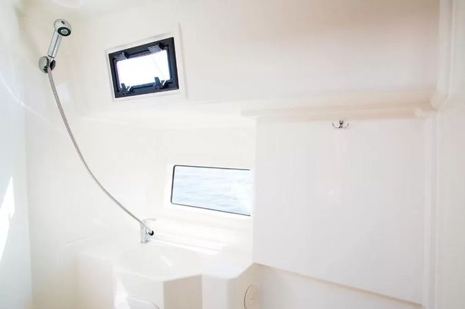 Platinum 989 | Flybridge