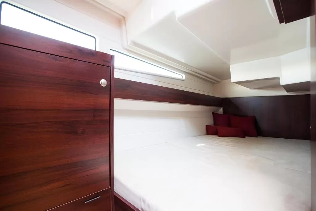 Platinum 989 | Flybridge